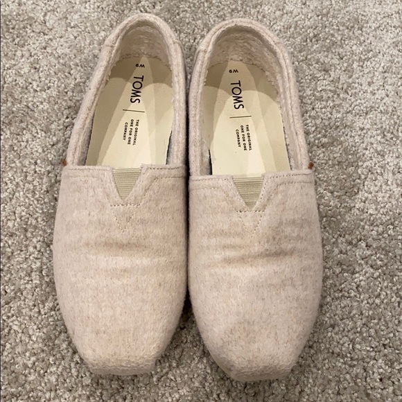 toms shoes wide feet